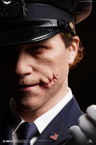The Dark Knight Busto 1/1 The Joker (Police Uniform) 87 cm - Imagen 12