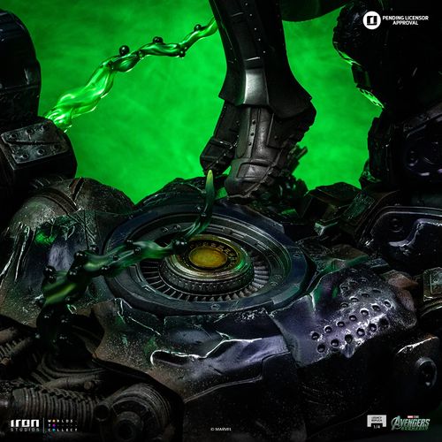 Marvel Doctor Doom Avengers Doomsday 1/4 Legacy Replica - Imagen 4